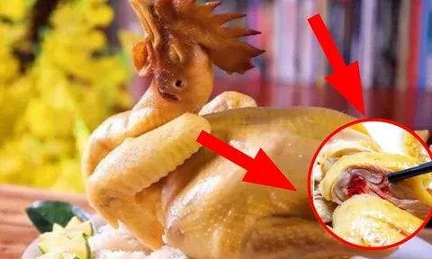 Luộc gà nứt da - xương đỏ, thêm 1 bước này gà ngọt thịt chín đều