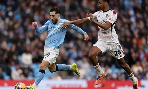 Cherki rực sáng giúp Man City giải mã Salford