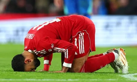Cú vỗ ngực của Salah và lời cam kết đắt giá nhất với Liverpool