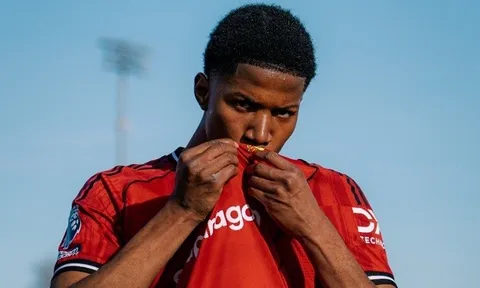 Chido Obi rực sáng giúp đội trẻ MU hạ Man City