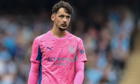 Aston Villa nhắm sao Man City để thay thế Emi Martinez