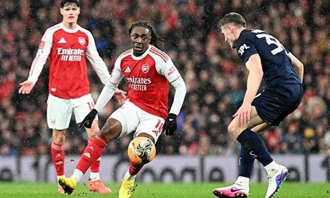 Nhạc trưởng Eze thổi làn gió mới vào hàng công Arsenal