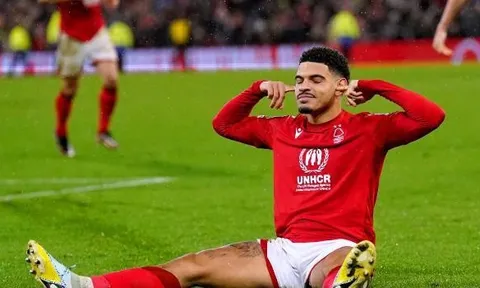Tin đồn chuyển nhượng sáng 16/2: Man City nhận báo giá "khủng" cho Gibbs-White; MU muốn có Pulisic