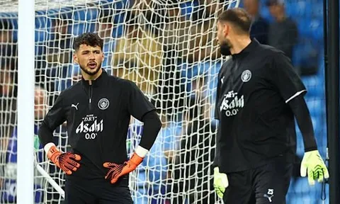 James Trafford ngỡ ngàng khi Man City mua Donnarumma