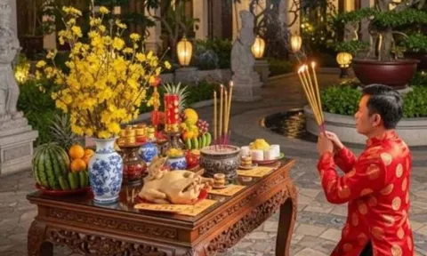 Văn khấn giao thừa Tết Bính Ngọ chuẩn nhất trong nhà, ngoài trời: Gia chủ tuyệt đối tránh đọc sai kẻo mất lộc