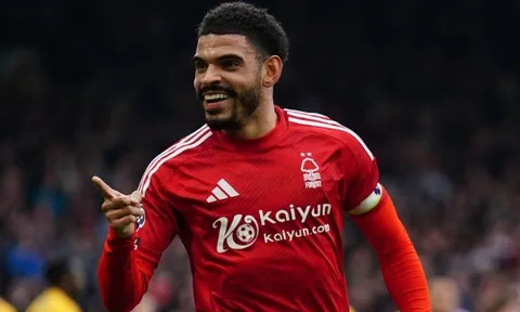 Man City chi 70 triệu bảng tranh Gibbs-White với Tottenham