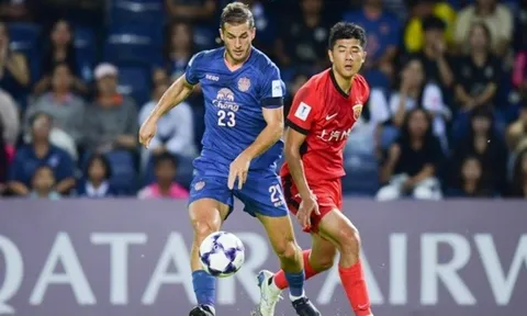 Buriram United thắng Shanghai Shenhua 2-0 trong thế hơn người
