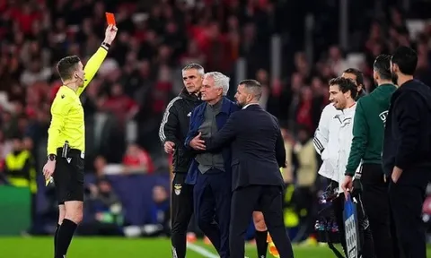Mourinho nhận thẻ đỏ vì phản ứng dữ dội ở trận thua Real Madrid