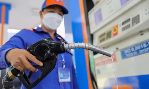 Đổ xăng đừng hô “đầy bình” hay “50 nghìn”: Mẹo đổ xăng tiết kiệm, tránh gian lận ai cũng nên biết