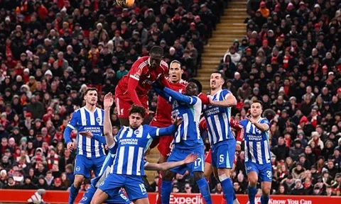 Jan Molby cảnh báo Liverpool về hiểm họa tại sân City Ground