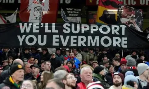 Old Trafford đìu hiu, Man Utd trả giá đắt vì mất vé dự cúp châu Âu