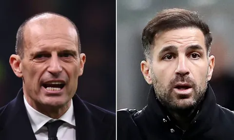 Allegri tự làm xấu mình khi gọi Fabregas là trẻ ranh