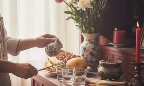 Sau ngày rằm, 3 thứ trên bàn thờ cần hạ xuống ngay để tránh hao tài, gia chủ nên biết sớm