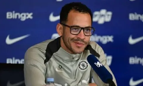 HLV Rosenior tiết lộ lợi thế hiếm có của Chelsea trước Burnley