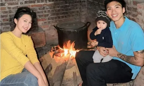 Văn Hậu thư giãn bên vợ con trước ngày đấu Thanh Hóa