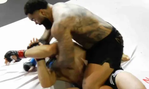 Gable Steveson thị uy sức mạnh: Thắng TKO lần thứ 3 liên tiếp, cánh cửa UFC đang rộng mở
