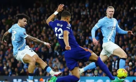Nico O'Reilly lập cú đúp trước Newcastle, Man City áp sát Arsenal