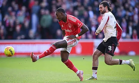 Chuyên gia bất ngờ khi Nottingham dồn ép Liverpool