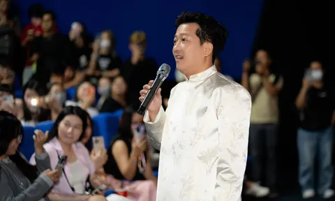 Trường Giang được khán giả tặng "10 cây vàng"