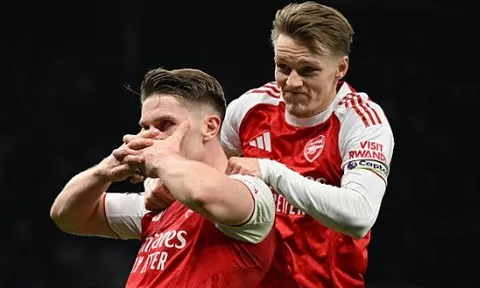 Eze và Gyokeres lập cú đúp, Arsenal vùi dập Spurs 4-1