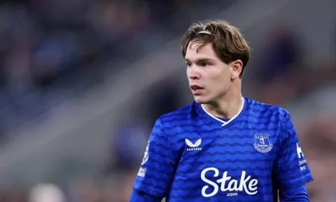 Man Utd thắng lớn nhờ né được bom xịt 100 triệu bảng Tyler Dibling