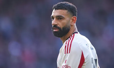 CĐV Liverpool đòi Slot gạch tên Salah vì sao 17 tuổi