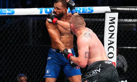 Thắng knockout nhưng lại dính chấn thương: Oan khuất của Dustin Jacoby và sai lầm từ trọng tài
