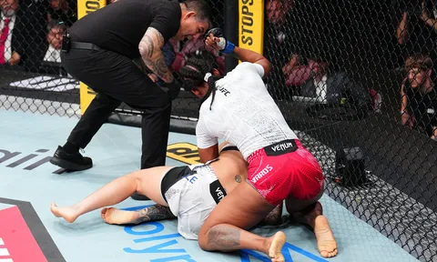 Trọng tài 'làm ngơ', Joselyne Edwards phục thù ngọt ngào Nora Cornolle bằng đòn siết cổ tại UFC Houston