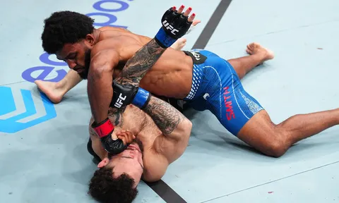Jacobe Smith knockout tàn bạo đối thủ, nối dài mạch bất bại và gửi lời thách đấu đến Kevin Holland