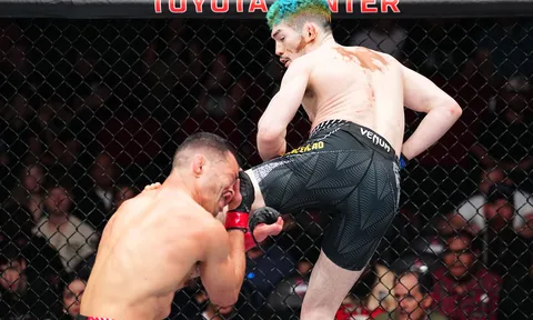 Cú đá xoay 'sát thủ': Melquizael Costa làm nên lịch sử, trở thành người đầu tiên hạ knockout Dan Ige