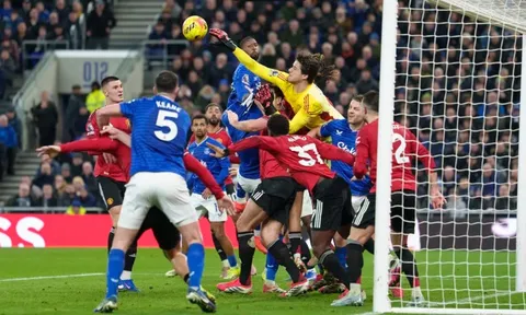 Thủ môn M.U chỉ cách trị lối đá 'lấy thịt đè người' của Everton
