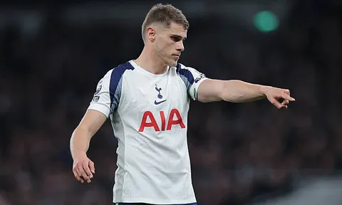 Liverpool và canh bạc quá rủi ro mang tên Van de Ven