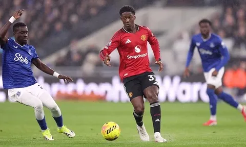 Vượt xa Sesko và Lammens, Mainoo là báu vật thực sự của Carrick
