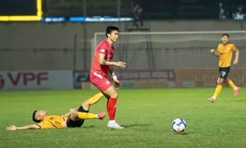 Văn Hậu lập siêu phẩm sút xa, CAHN ngược dòng hạ Thanh Hóa