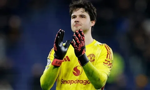 Van der Sar mới giúp MU xua tan nỗi ám ảnh Onana