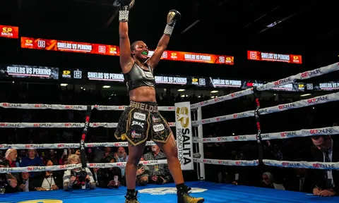 Claressa Shields tái khẳng định sự thống trị: Khi 'Nữ hoàng' đã ở một đẳng cấp quá khác biệt