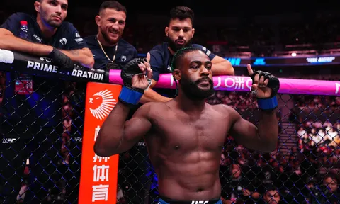 Sterling bất ngờ thế chỗ Mendes, hẹn đấu 'huyền thoại' Benson Henderson tại RAF 6