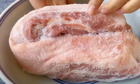 Rã đông thịt siêu tốc chỉ 10 phút: Mẹo đơn giản giúp thịt đông cứng mềm nhanh, không mất chất dinh dưỡng