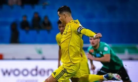 Ronaldo tỏa sáng, Al-Nassr đòi lại ngôi đầu bằng chiến thắng 5-0