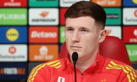Elliot Anderson lên tiếng về tin đồn gia nhập Man Utd