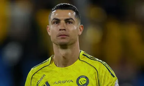 Mua 25% cổ phần Almeria, Ronaldo tính kế thâu tóm MU