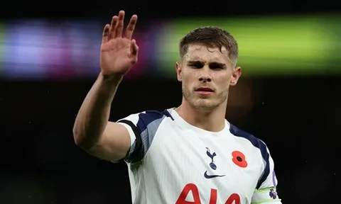 Romano làm rõ vụ Man Utd chiêu mộ Van de Ven