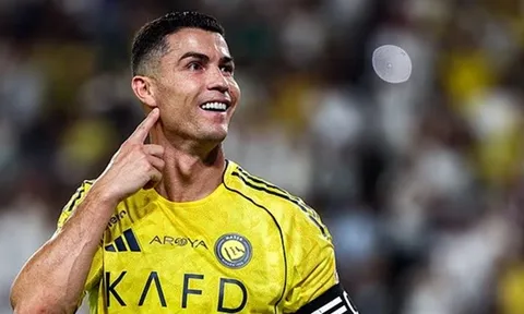 Ronaldo thâu tóm Almeria và tham vọng hóa ông bầu