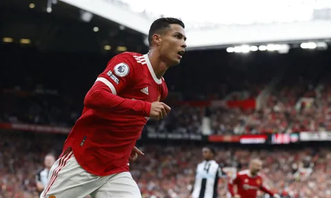 Ronaldo và ngày thanh xuân gõ cửa Old Trafford lần thứ hai