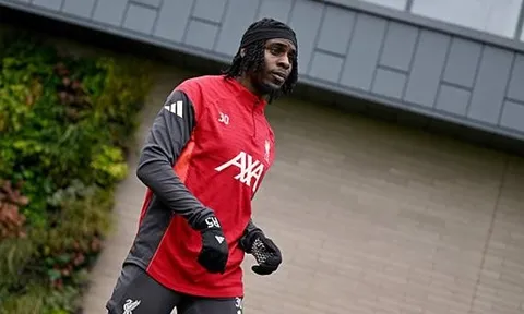 Frimpong trở lại tập luyện cùng Liverpool