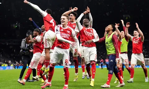 Sherwood giải mã đòn tâm lý của Pep với Arsenal