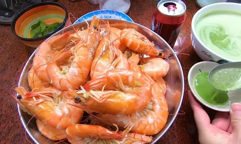 Những người không nên ăn tôm