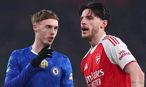 Chelsea chi cả tỷ euro vẫn cúi đầu trước Arsenal