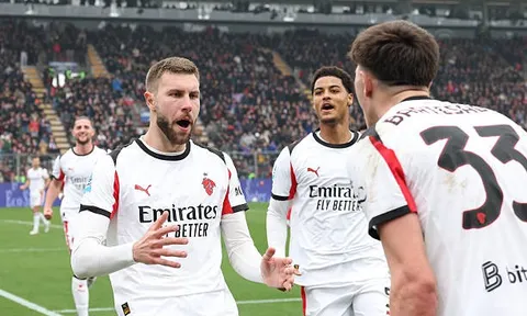 Thắng nghẹt thở Cremonese, AC Milan bám đuổi Inter