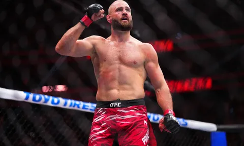 Ngai vàng hạng bán nặng UFC bỏ trống: Jiri Prochazka và Carlos Ulberg tranh đai tại UFC 327